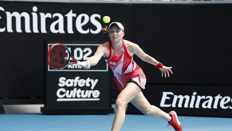 Рыбакина не смогла пробиться в четвертьфинал Australian Open и расплакалась после вылета