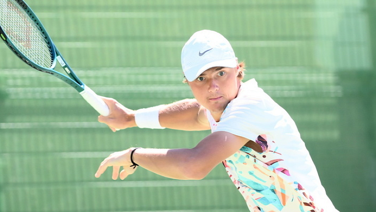 Россиянин Егор Плешивцев вышел в полуфинал парного турнира Australian Open среди юниоров